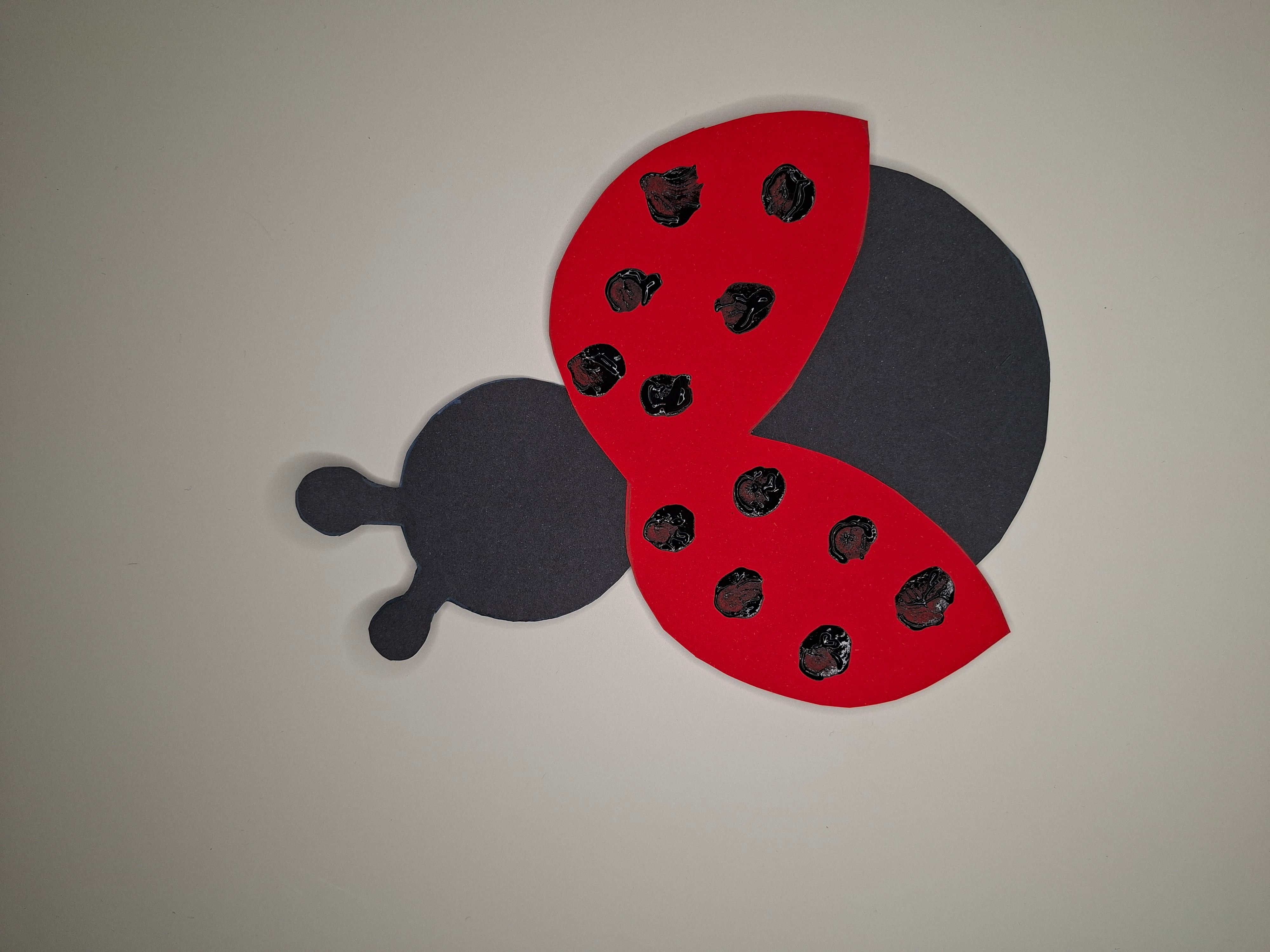 Marienkäfer mit Buntpapier